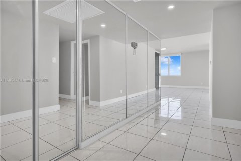 Condominio en alquiler en Miami Beach, Florida, 4 dormitorios, 154.22 m2 № 1936750 - foto 24