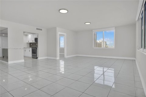 Condominio en alquiler en Miami Beach, Florida, 4 dormitorios, 154.22 m2 № 1936750 - foto 23