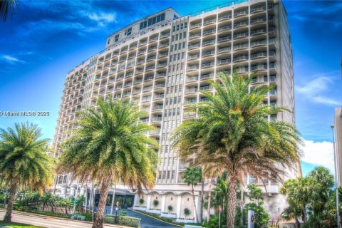 Condominio en alquiler en Miami Beach, Florida, 4 dormitorios, 154.22 m2 № 1936750 - foto 1
