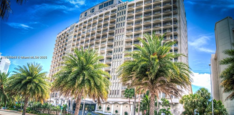 Condominio en Miami Beach, Florida, 4 dormitorios  № 1936750