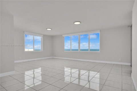 Condominio en alquiler en Miami Beach, Florida, 4 dormitorios, 154.22 m2 № 1936750 - foto 28