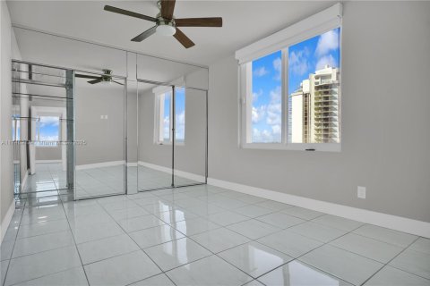 Condominio en alquiler en Miami Beach, Florida, 4 dormitorios, 154.22 m2 № 1936750 - foto 29