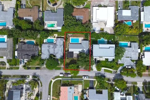 Casa en venta en Miami, Florida, 3 dormitorios, 210.98 m2 № 2263296 - foto 2