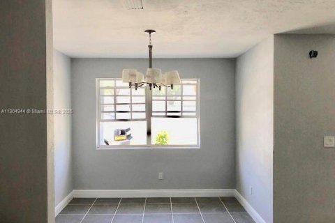 Villa ou maison à louer à Miami, Floride: 4 chambres, 213.12 m2 № 1955928 - photo 6