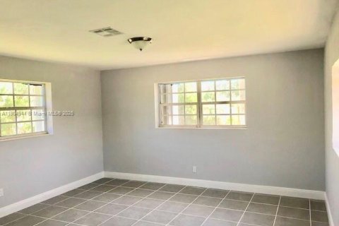 Villa ou maison à louer à Miami, Floride: 4 chambres, 213.12 m2 № 1955928 - photo 9