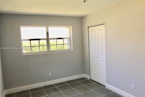 Villa ou maison à louer à Miami, Floride: 4 chambres, 213.12 m2 № 1955928 - photo 5