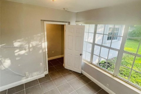 Villa ou maison à louer à Miami, Floride: 4 chambres, 213.12 m2 № 1955928 - photo 12