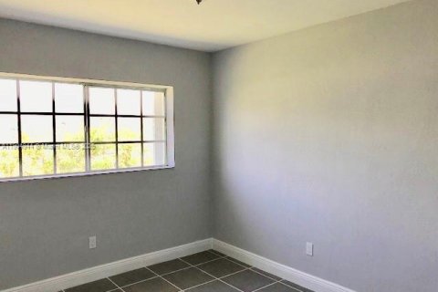 Villa ou maison à louer à Miami, Floride: 4 chambres, 213.12 m2 № 1955928 - photo 7