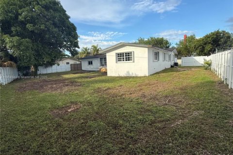 Villa ou maison à louer à Miami, Floride: 4 chambres, 213.12 m2 № 1955928 - photo 15