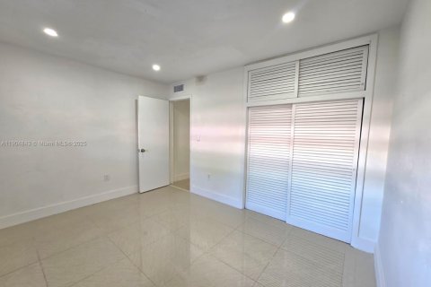 Купить кондоминиум в Майами, Флорида 2 спальни, 69.68м2, № 1956797 - фото 20