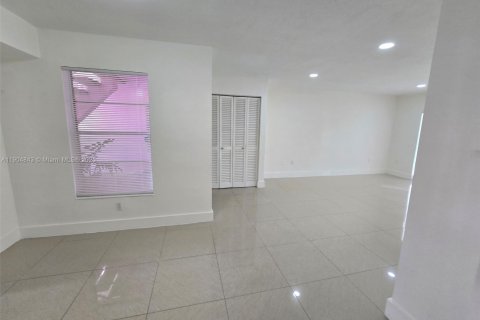 Купить кондоминиум в Майами, Флорида 2 спальни, 69.68м2, № 1956797 - фото 3