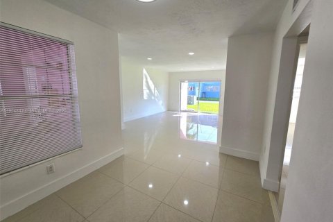 Купить кондоминиум в Майами, Флорида 2 спальни, 69.68м2, № 1956797 - фото 2