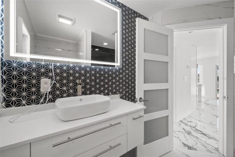 House in Treasure Island, Florida 3 bedrooms, 172.33 sq.m. № 1829240 - photo 24