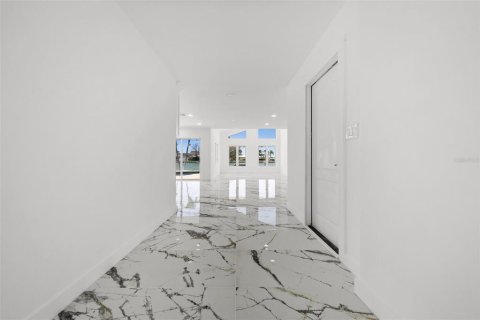 House in Treasure Island, Florida 3 bedrooms, 172.33 sq.m. № 1829240 - photo 25