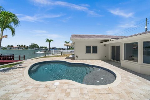 House in Treasure Island, Florida 3 bedrooms, 172.33 sq.m. № 1829240 - photo 16