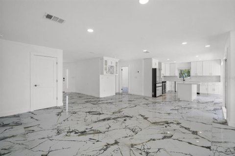 House in Treasure Island, Florida 3 bedrooms, 172.33 sq.m. № 1829240 - photo 18