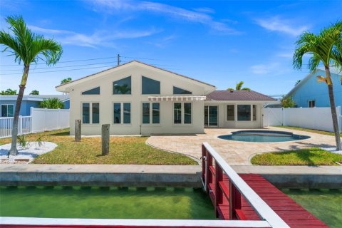 House in Treasure Island, Florida 3 bedrooms, 172.33 sq.m. № 1829240 - photo 14