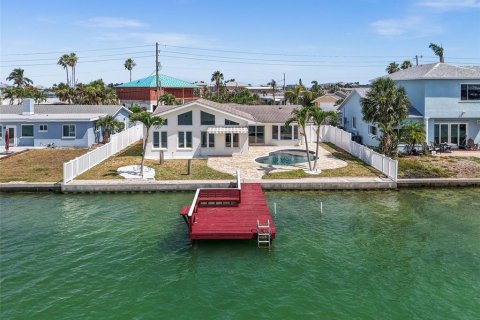 House in Treasure Island, Florida 3 bedrooms, 172.33 sq.m. № 1829240 - photo 4