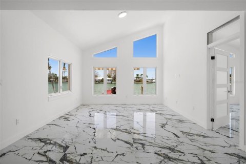 House in Treasure Island, Florida 3 bedrooms, 172.33 sq.m. № 1829240 - photo 26