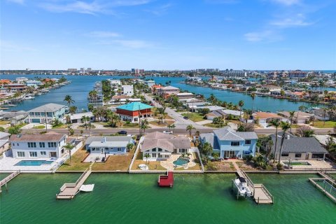 House in Treasure Island, Florida 3 bedrooms, 172.33 sq.m. № 1829240 - photo 3