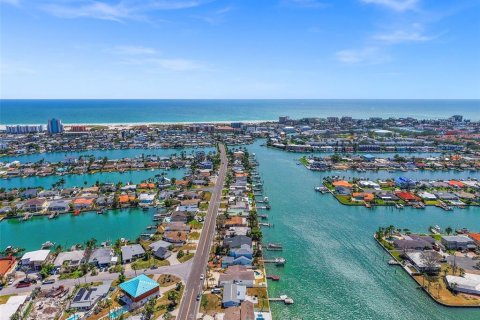 House in Treasure Island, Florida 3 bedrooms, 172.33 sq.m. № 1829240 - photo 6