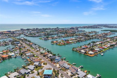 House in Treasure Island, Florida 3 bedrooms, 172.33 sq.m. № 1829240 - photo 7