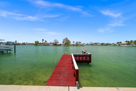 House in Treasure Island, Florida 3 bedrooms, 172.33 sq.m. № 1829240 - photo 13