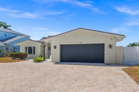 House in Treasure Island, Florida 3 bedrooms, 172.33 sq.m. № 1829240 - photo 9