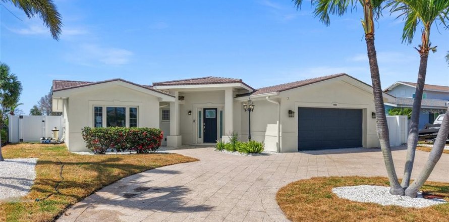 House in Treasure Island, Florida 3 bedrooms, 172.33 sq.m. № 1829240