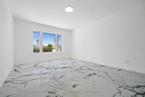 House in Treasure Island, Florida 3 bedrooms, 172.33 sq.m. № 1829240 - photo 21