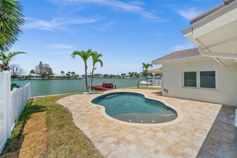 House in Treasure Island, Florida 3 bedrooms, 172.33 sq.m. № 1829240 - photo 10