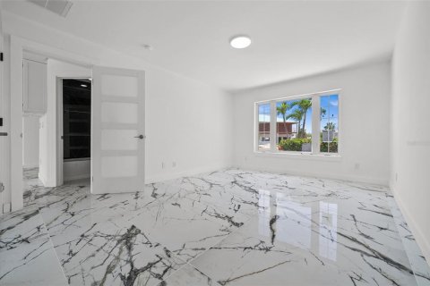 House in Treasure Island, Florida 3 bedrooms, 172.33 sq.m. № 1829240 - photo 22