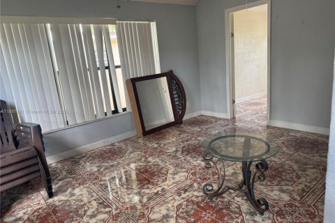 Снять в аренду виллу или дом в Лодердейл-Лейкс, Флорида 3 спальни, 136.29м2, № 1949190 - фото 5