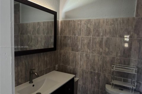 Снять в аренду виллу или дом в Лодердейл-Лейкс, Флорида 3 спальни, 136.29м2, № 1949190 - фото 14