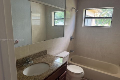 Снять в аренду виллу или дом в Лодердейл-Лейкс, Флорида 3 спальни, 136.29м2, № 1949190 - фото 10