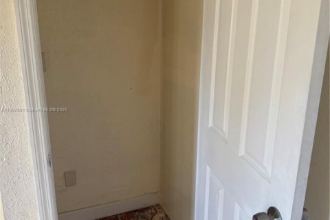 Снять в аренду виллу или дом в Лодердейл-Лейкс, Флорида 3 спальни, 136.29м2, № 1949190 - фото 9