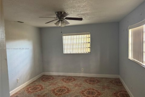 Снять в аренду виллу или дом в Лодердейл-Лейкс, Флорида 3 спальни, 136.29м2, № 1949190 - фото 16