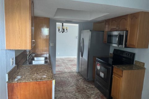 Снять в аренду виллу или дом в Лодердейл-Лейкс, Флорида 3 спальни, 136.29м2, № 1949190 - фото 3