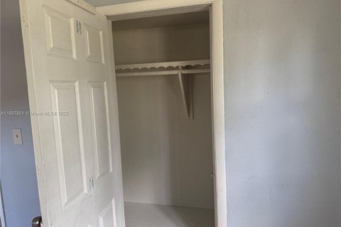 Снять в аренду виллу или дом в Лодердейл-Лейкс, Флорида 3 спальни, 136.29м2, № 1949190 - фото 11