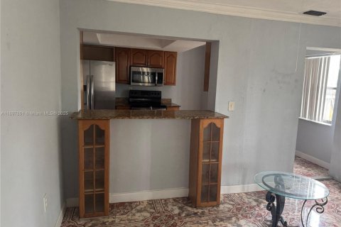 Снять в аренду виллу или дом в Лодердейл-Лейкс, Флорида 3 спальни, 136.29м2, № 1949190 - фото 6