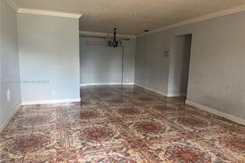 Снять в аренду виллу или дом в Лодердейл-Лейкс, Флорида 3 спальни, 136.29м2, № 1949190 - фото 2