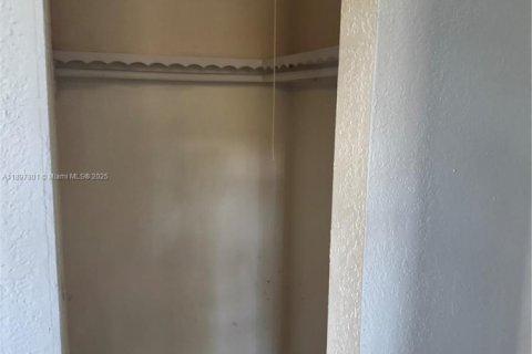 Снять в аренду виллу или дом в Лодердейл-Лейкс, Флорида 3 спальни, 136.29м2, № 1949190 - фото 17