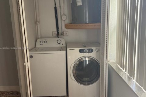 Снять в аренду виллу или дом в Лодердейл-Лейкс, Флорида 3 спальни, 136.29м2, № 1949190 - фото 4