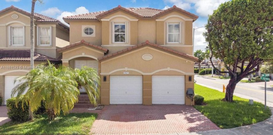 Condo à Doral, Floride, 4 chambres  № 1929837