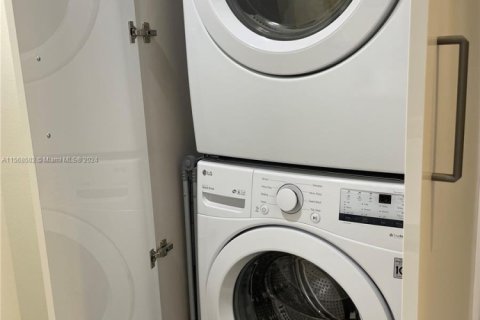 Appartement à louer à Hallandale Beach, Floride: 1 chambre, 78.41 m2 № 1937807 - photo 10