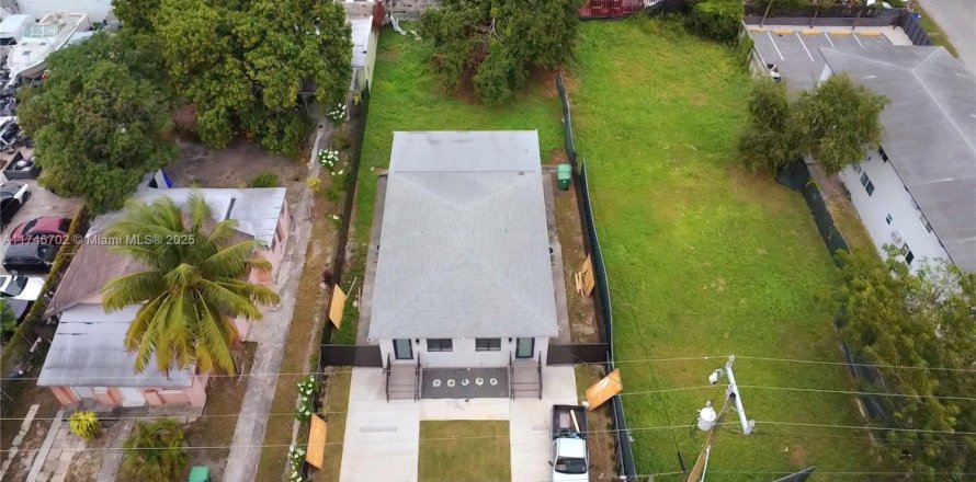 Commercial property in Miami, Florida № 1867859