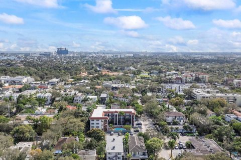 Propiedad comercial en venta en Fort Lauderdale, Florida, 381.55 m2 № 994167 - foto 1