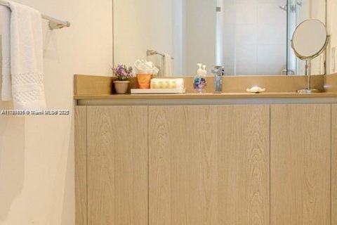 Снять в аренду кондоминиум в Холливуд, Флорида 2 спальни, 105.54м2, № 1692215 - фото 11