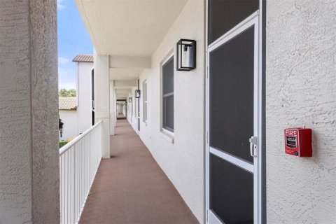 Condo in Sarasota, Florida, 2 bedrooms  № 1852521 - photo 3