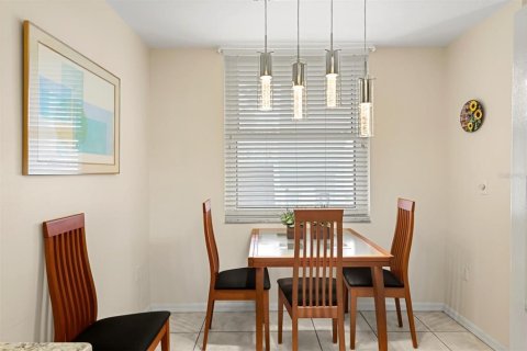 Condo in Sarasota, Florida, 2 bedrooms  № 1852521 - photo 17